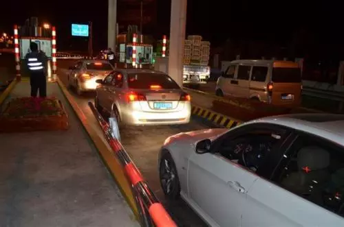 假期高速行駛攻略，看一遍絕對(duì)平安！