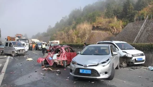 假期高速行駛攻略，看一遍絕對(duì)平安！