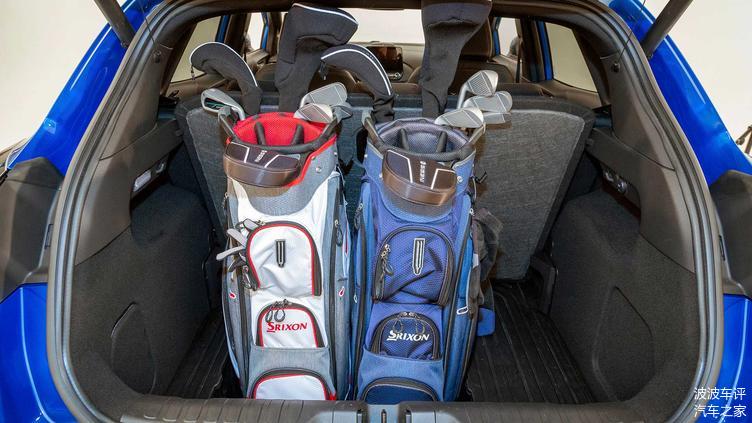 福特發(fā)布PUMA小型SUV官圖，歐式風(fēng)格，造型很有柔和感