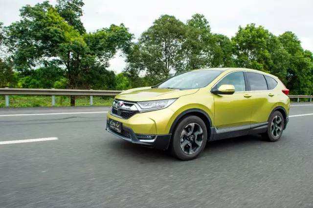 不是我追不上你，而是我們之間需要距離