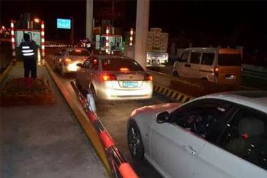 假期高速行駛攻略，看一遍絕對(duì)平安！