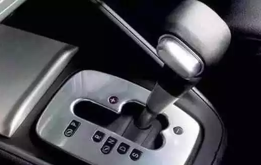 自動(dòng)檔車這樣開(kāi)提前報(bào)廢，多少老司機(jī)中招