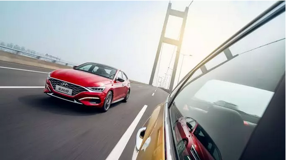 【安全駕駛】冬季開窗除霧冷颼颼，車窗起霧如何破？