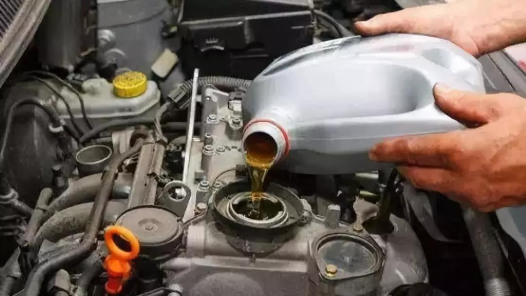 全合成機(jī)油和半合成哪個(gè)更好？